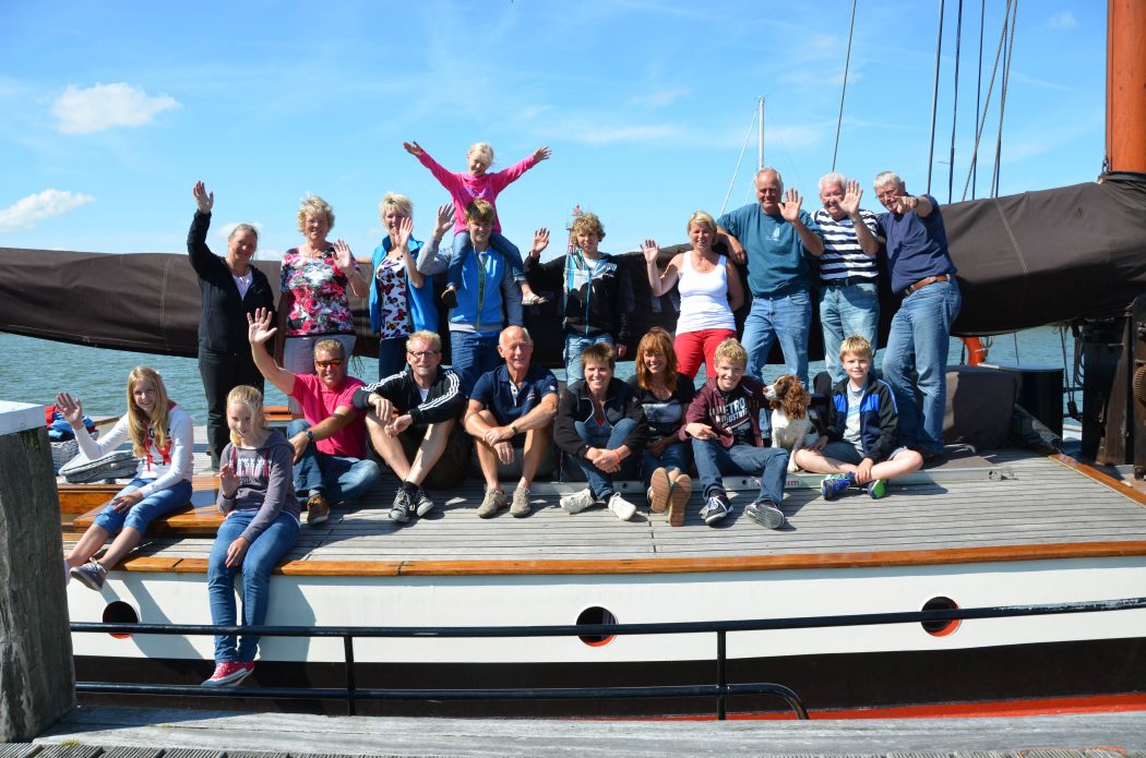 Charter met schipper voor groepen en opstappers in Nederland