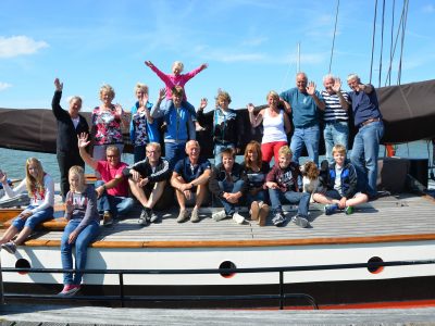 Charter met schipper voor groepen en opstappers in Nederland
